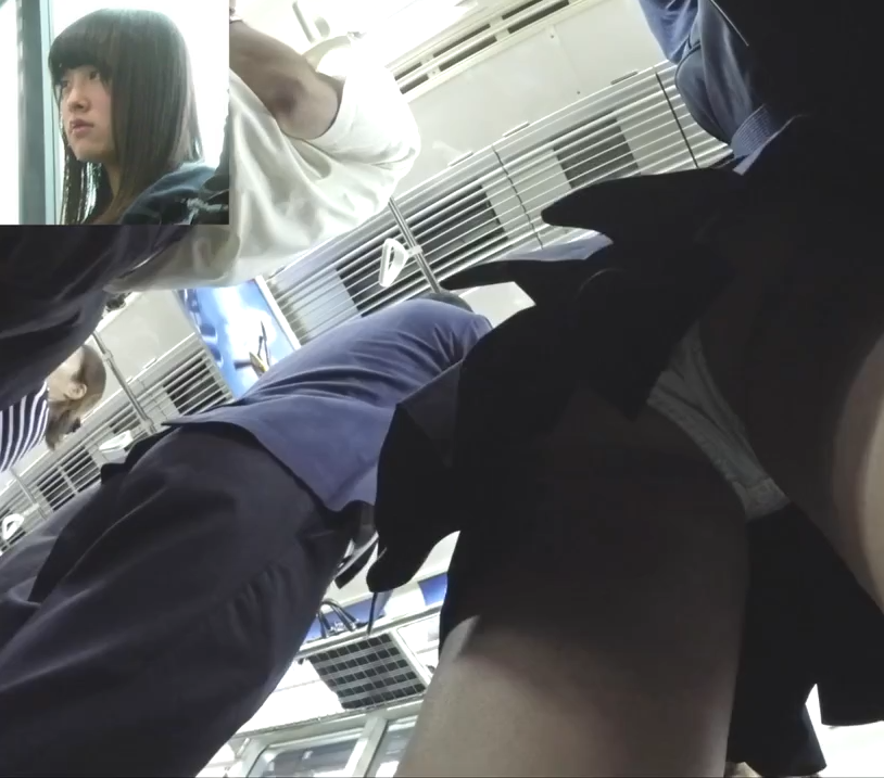 PANCHIRA-MANIA「リアルな超激カワ黒髪清楚系JKの逆さパンチラ盗撮」