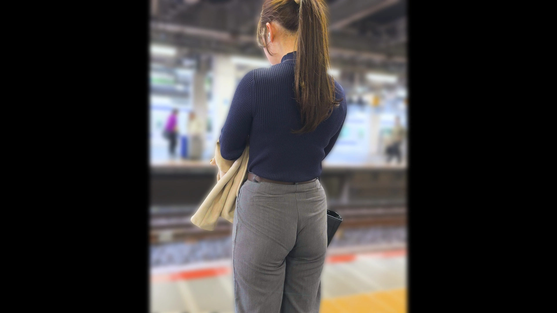 尻枕 デカ尻×OL